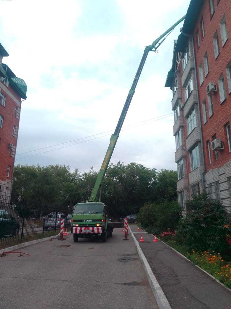 Фото процесса оказания услуг автовышки в Омске