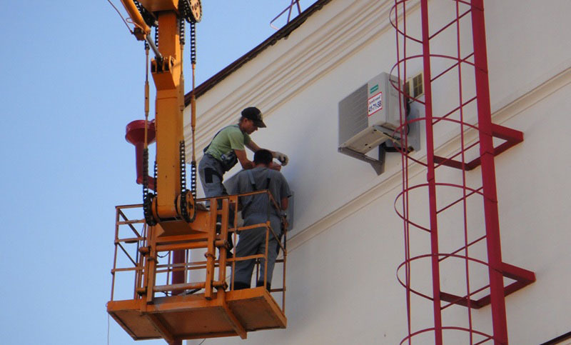 фото установка кондиционера с автовышки