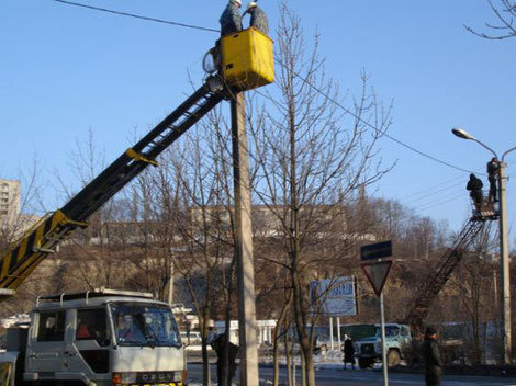 фото монтаж столбов освещения